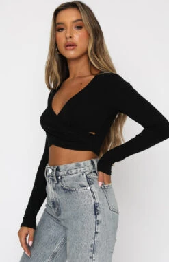 Back In Town Long Sleeve Crop Black -RD Style Shop 04.02.21 1928