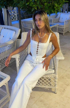 Good News Bustier Off White -RD Style Shop 311445467 509097307419147 36923193255933572 n